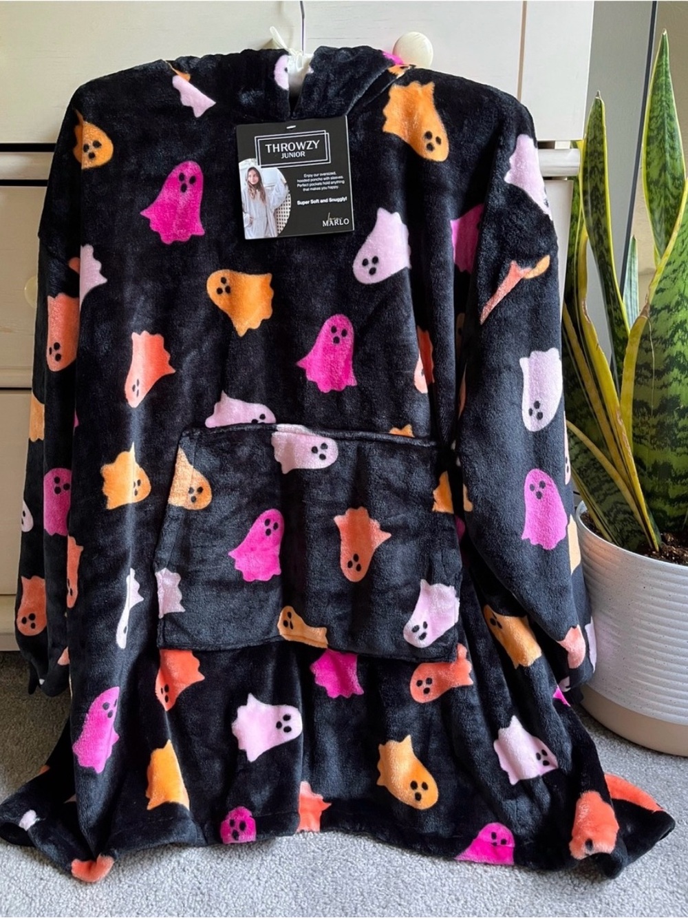 NWT Throwzy Oversized Hooded Ghost Poncho/Blanket OS
